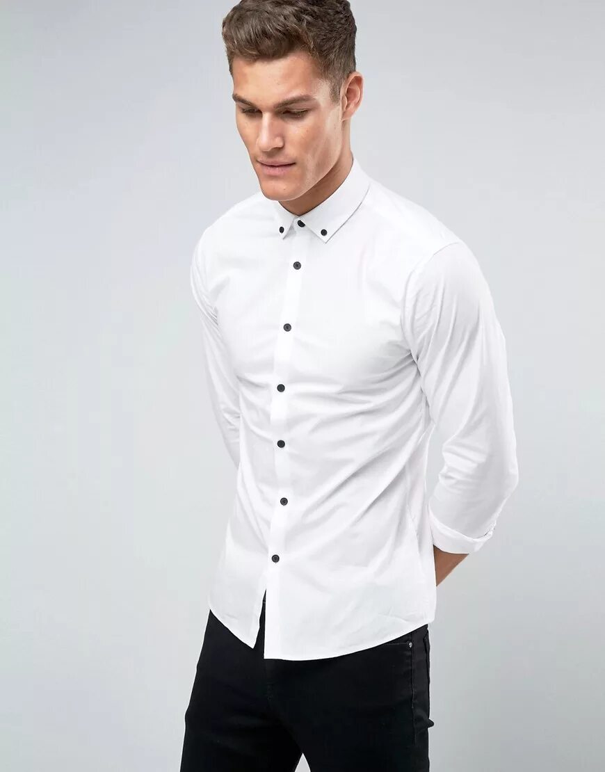 белая рубашка с коротким рукавом мужская. белая рубашка с черными пуговицами. воротник рубашки. рубашка мужская с пуговками на воротнике. мужские рубашки с пуговицами на воротнике.