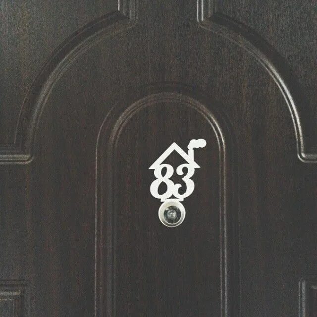 Номерки на входную дверь. Красивые номерки на дверь. Номер квартиры на дверь. Номер на входную дверь.