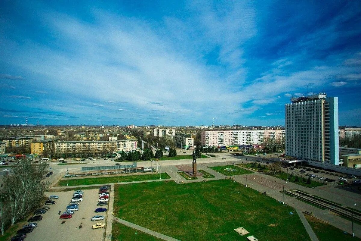 Площадь города волжский. Город волжский волгоградской области. площадь города волжский волгоградской области. площадь ленина волжский. волжский центр города.
