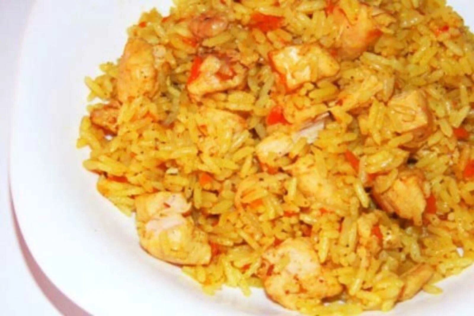 Плов из филе курицы. Плов с курицей. плов куриный. плов с куриным филе. плов из куры.