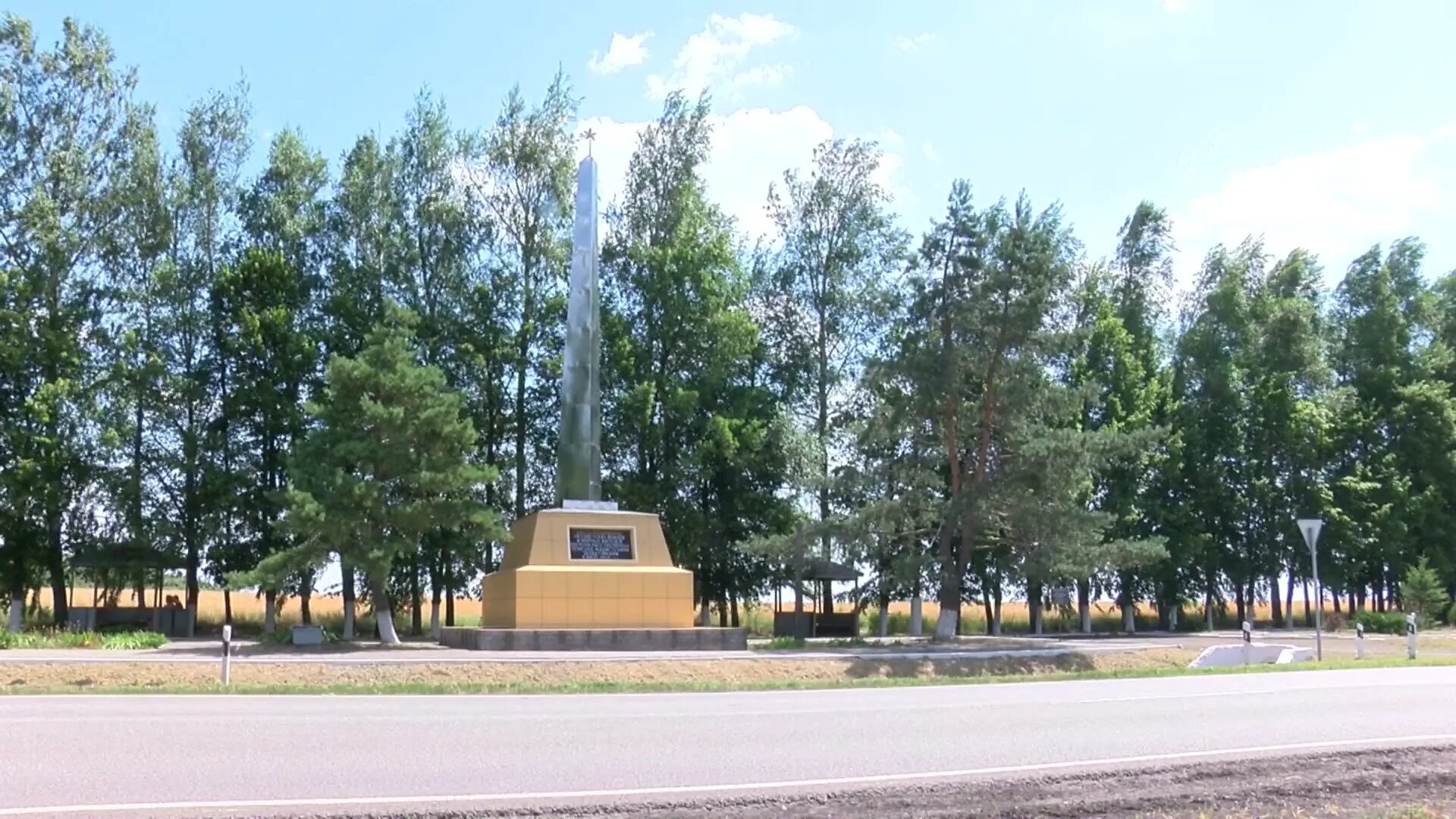 Село круглое Белгородская область Красненский район. Памятники Красненского района Белгородской области. Памятник в Новоуколово Красненский район. Красная Левада Красненского района Белгородской области.