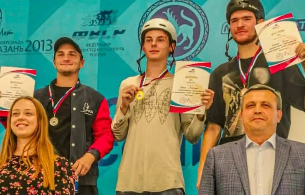 ВМХ - фристайл - парк Урам. Бмх фристайл соревнования. Урам парк Freestyle BMX. Спортсмен в берете