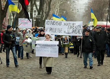 Как зовут женщину с флагом в одессе