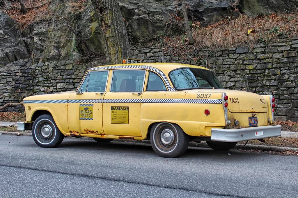 Ford 1950 Yellow Cab Taxi. Такси Нью-Йорка 1950. Такси Нью-Йорка 1980. Нью Йоркское такси КЭБ старое. Старый таксопарк