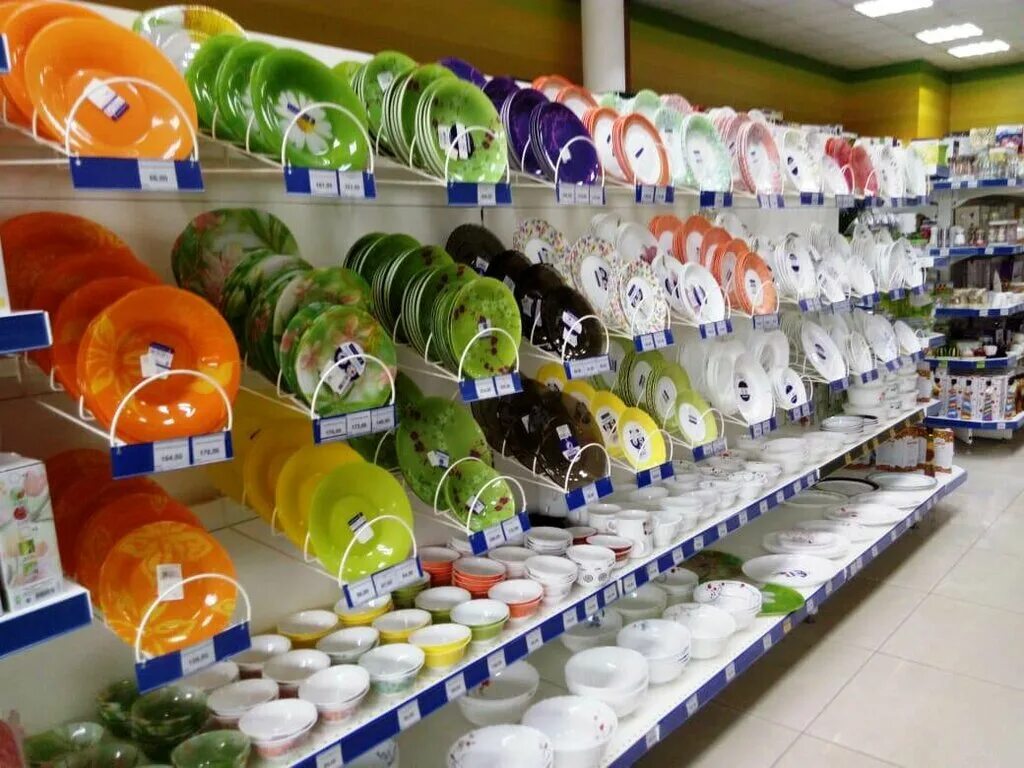 Магазин радуга железногорск курская. Магазин радуга курск. Продуктовые товары радуга. Радуга магазин цветов. Литовская радуга.