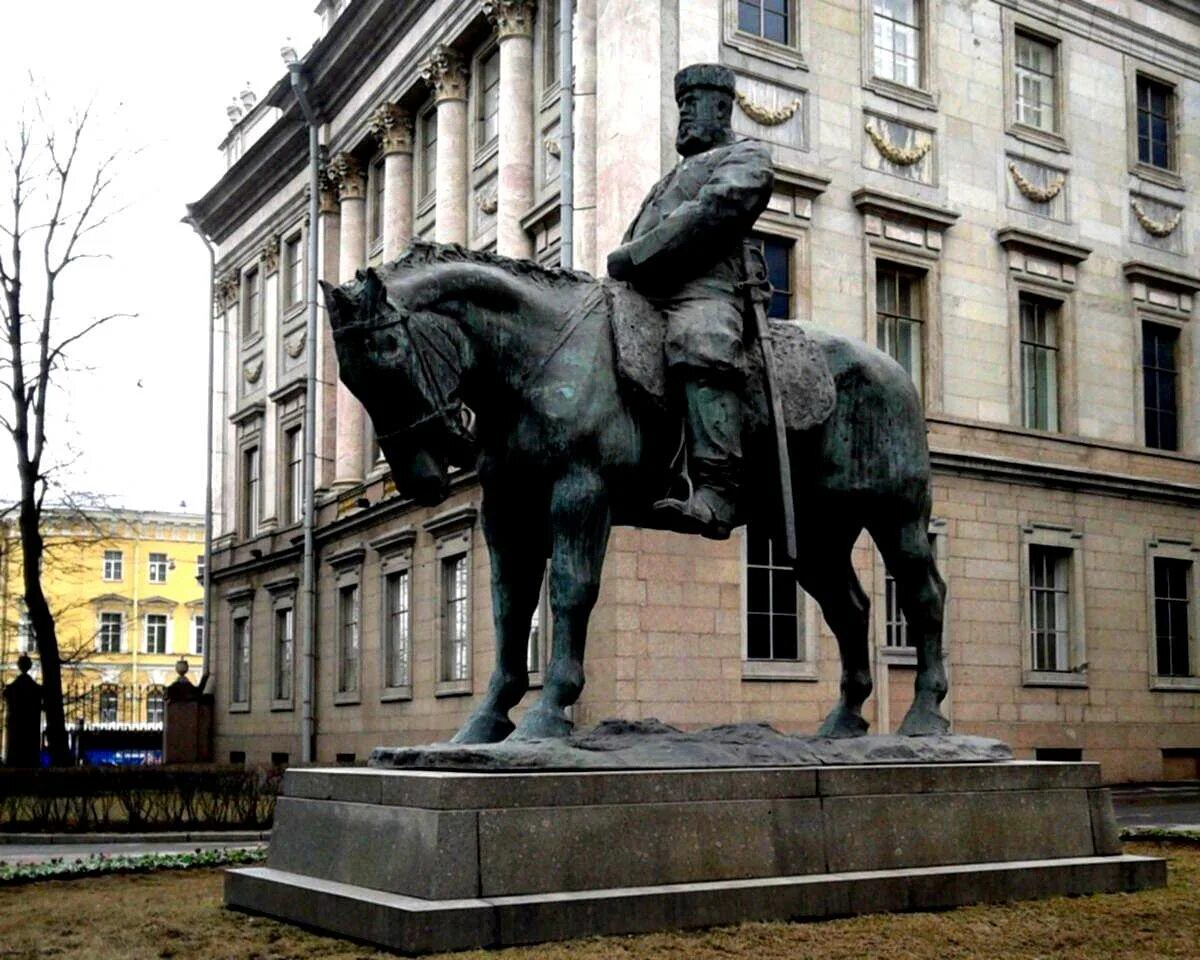 Памятник александру 3 в санкт. Памятник Александру 3 в Санкт-Петербурге. Памятник Александру 3 в Санкт-Петербурге Трубецкой. Мраморный дворец Санкт-Петербург памятник Александру 3. Трубецкой скульптор памятник Александру 3.