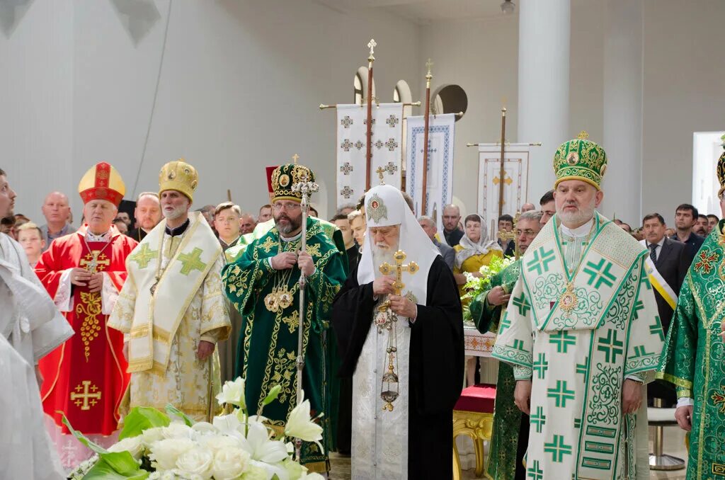 Униатский священник. Греко-католическая церковь украины униаты. Восстановление власти папы римского. Греко-католическая церковь украины униаты. Униаты церковь греко-католическая.