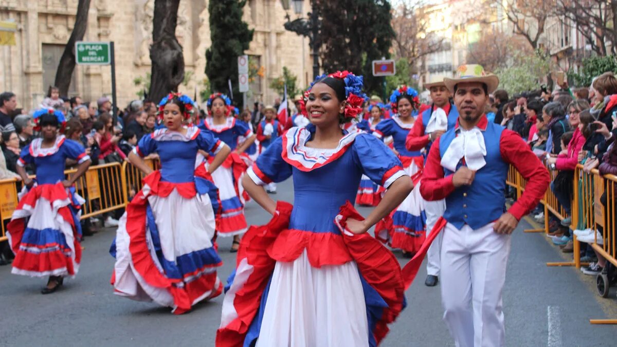 Меренге танец. Меренге танец Доминикана. Танец меренге в Доминикане. Ритмы меренге. Национальный костюм Доминиканы.