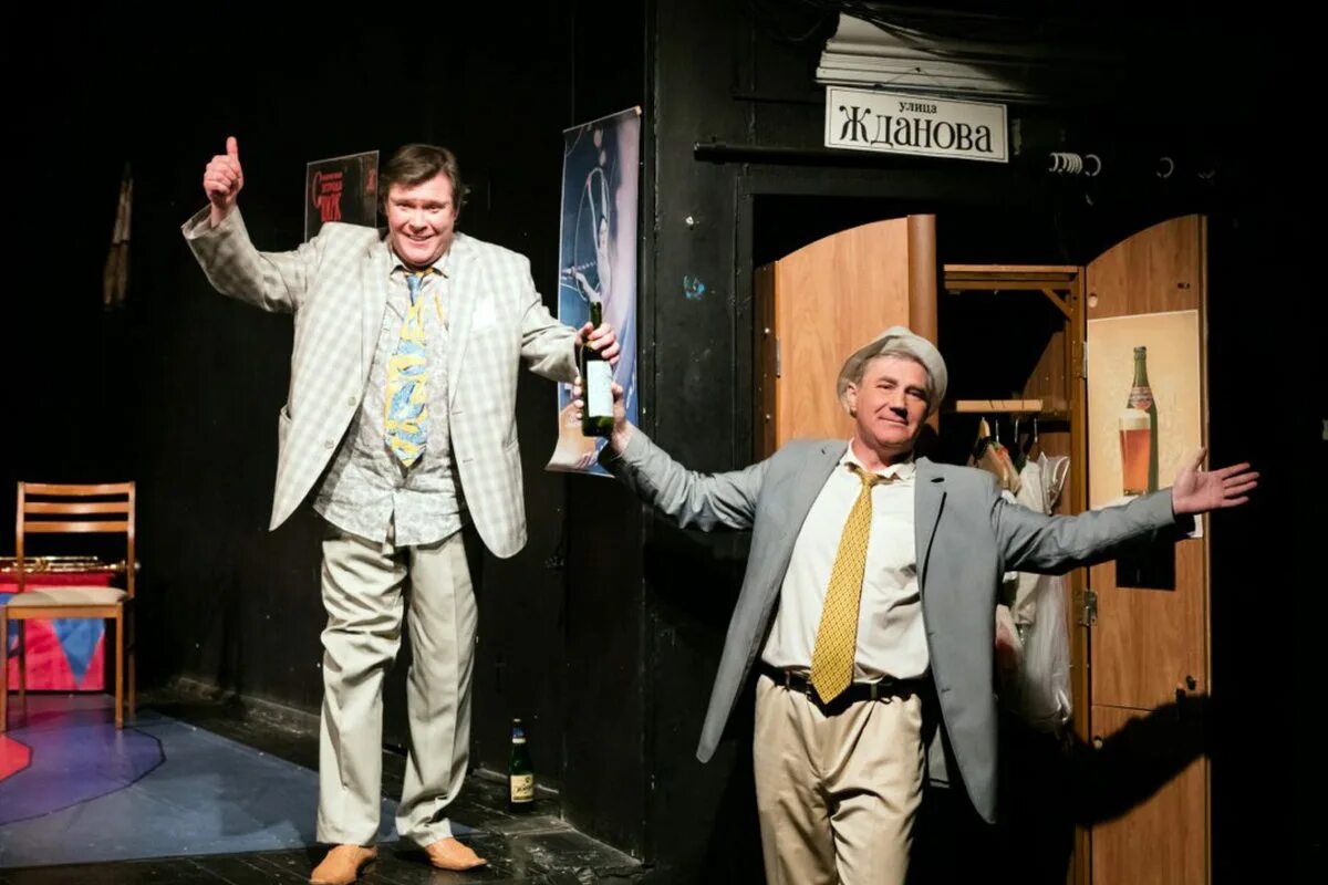 Театр у никитских ворот доктор чехов. Театр студия у никитских ворот. Театр «у никитских ворот» репертуар. Театр у никитских ворот логотип. Амадей спектакль у никитских ворот.