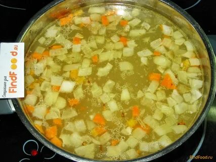 Картошка с луком и морковью в кастрюле