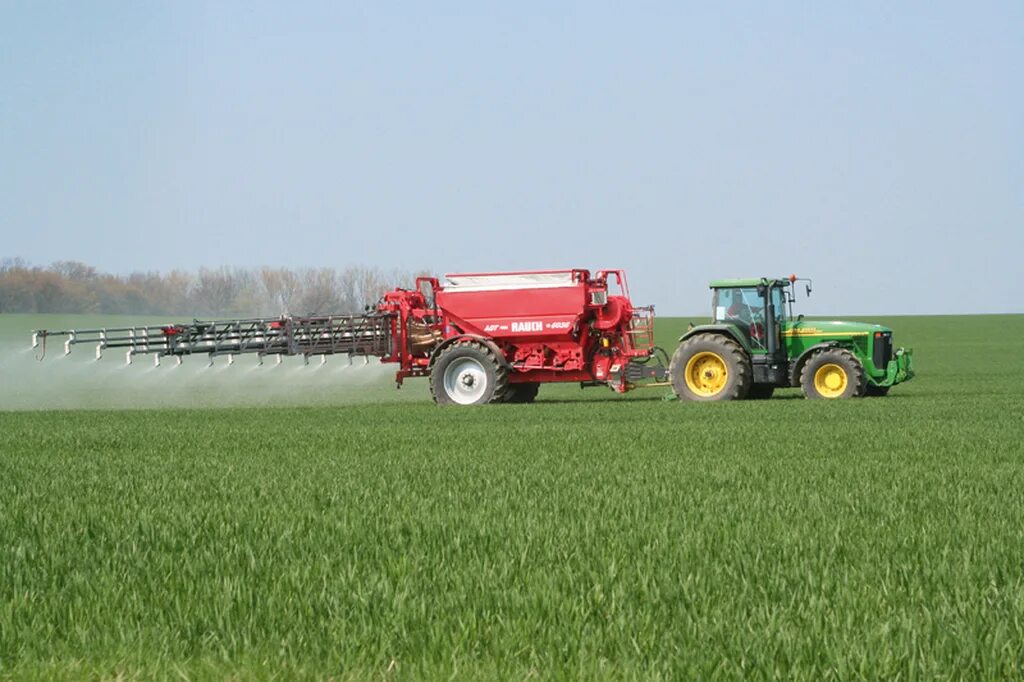 посев озимой пшеницы. джон дир гербицид. удобрения для зерновых культур. обработка посевов зерновых культур. возделывание зерновых культур.