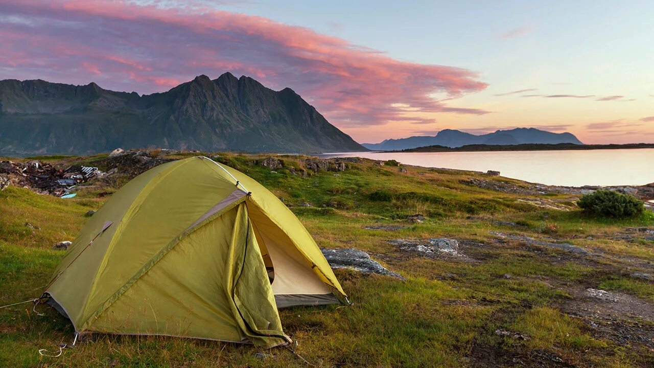 Camping фото. Кемпинг Кольский полуостров. Кемпинг Кольский полуостров палаточный. Палатка на природе. Туристическая палатка на природе.