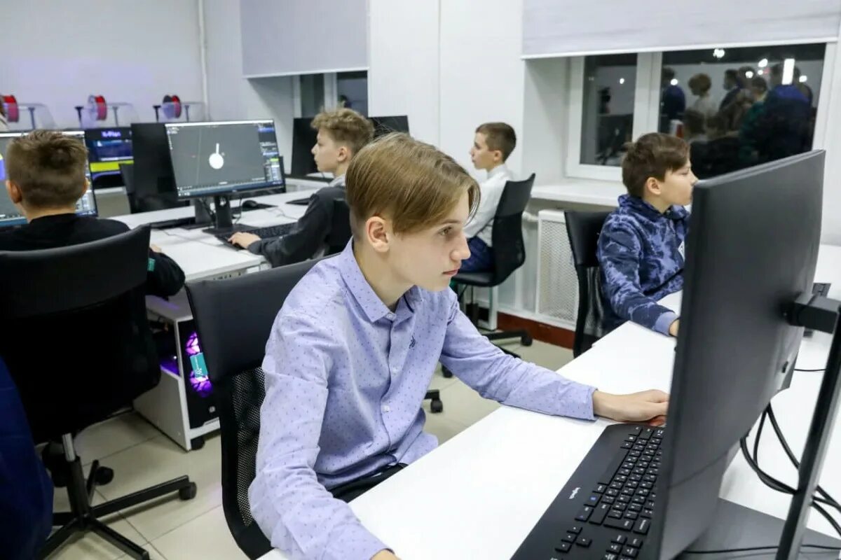 Сколько лет учиться на программиста после 9. Конкурсы и проекты по программированию для школьников. модель обучения программированию учеников начальных классов. очередь желающих учится на программиста.