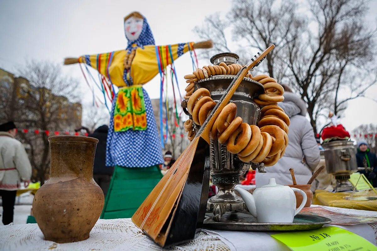 Масленица в ростове великом. Парк Ростов Великий Масленица. Масленица Хутор Пухляковский. Масленица самовар. Атрибуты Масленицы.