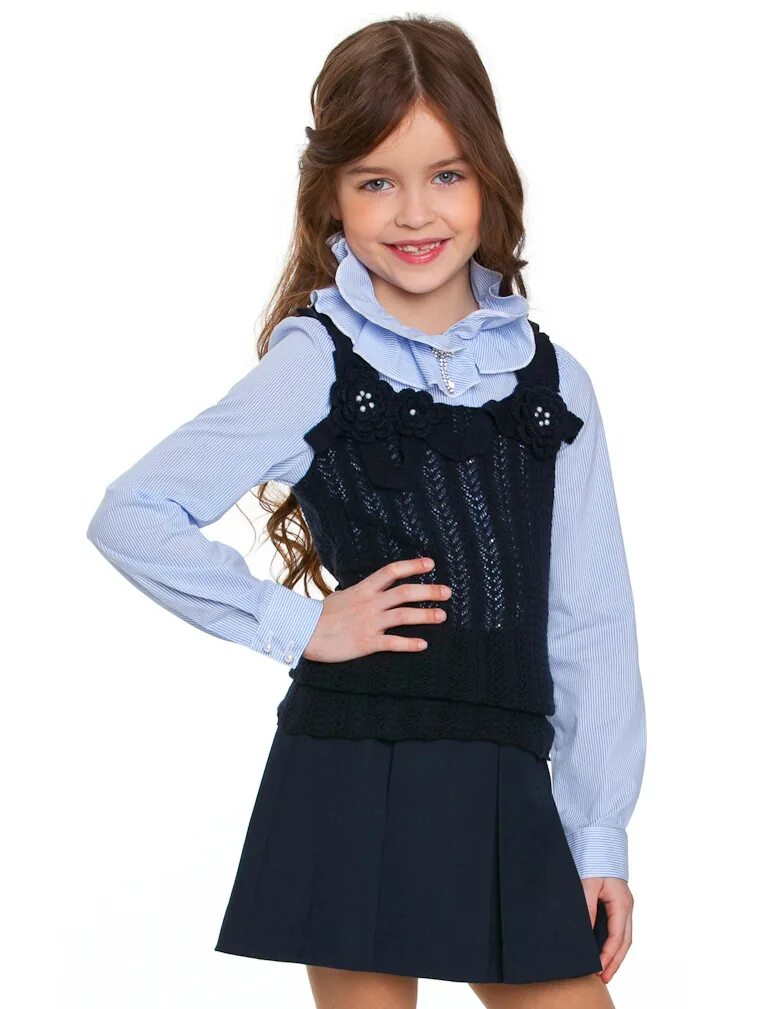 Жилетка для девочки. Школьный жилет спицами для девочки. Безрукукавка для школы. Жилетка для девочки спицами. Вязаный жилет для девочки в школу.