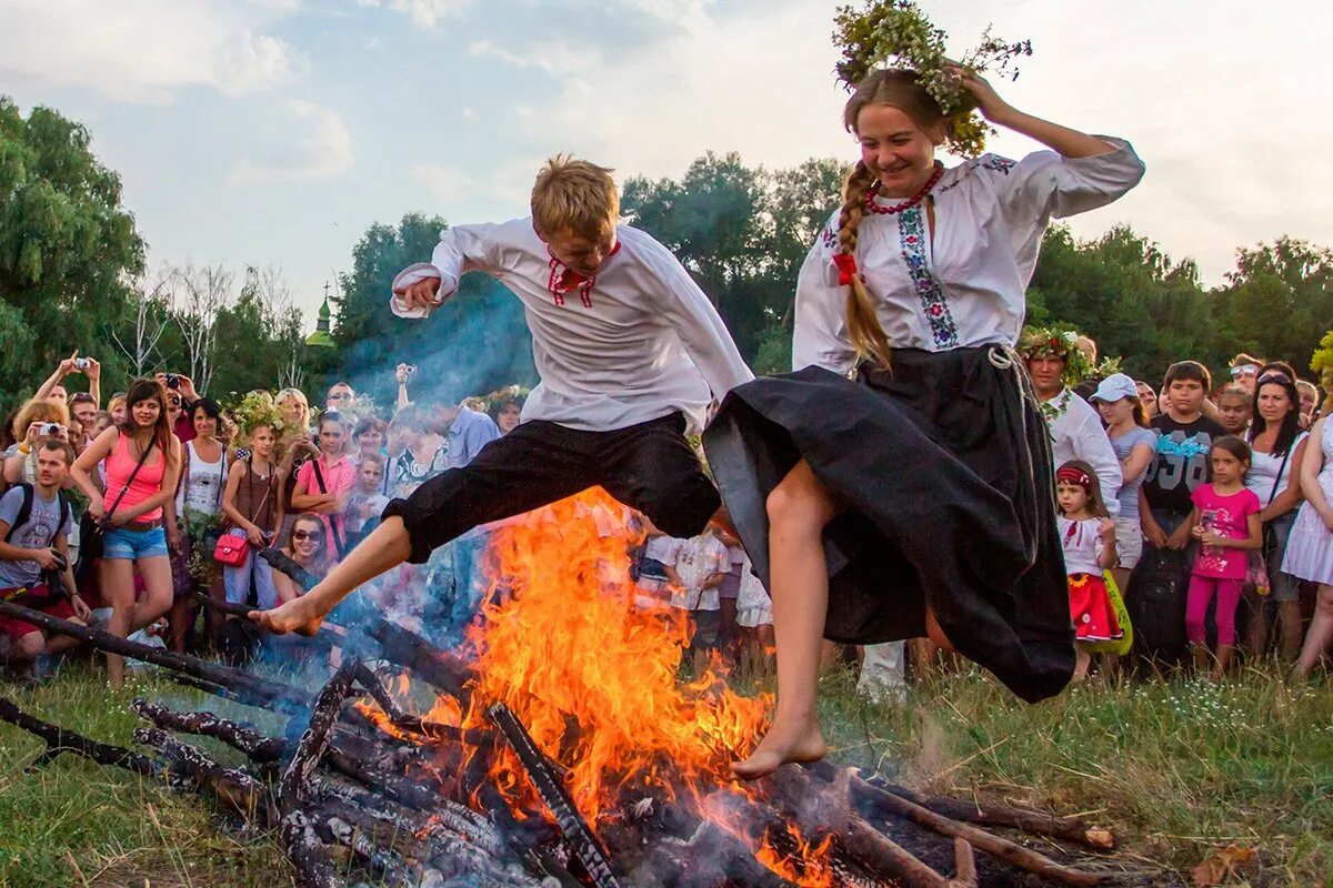 Какой праздник отмечают летом. Какой праздник отмечают летом. Какой праздник отмечают летом. Праздник. Ночь на ивана купала.