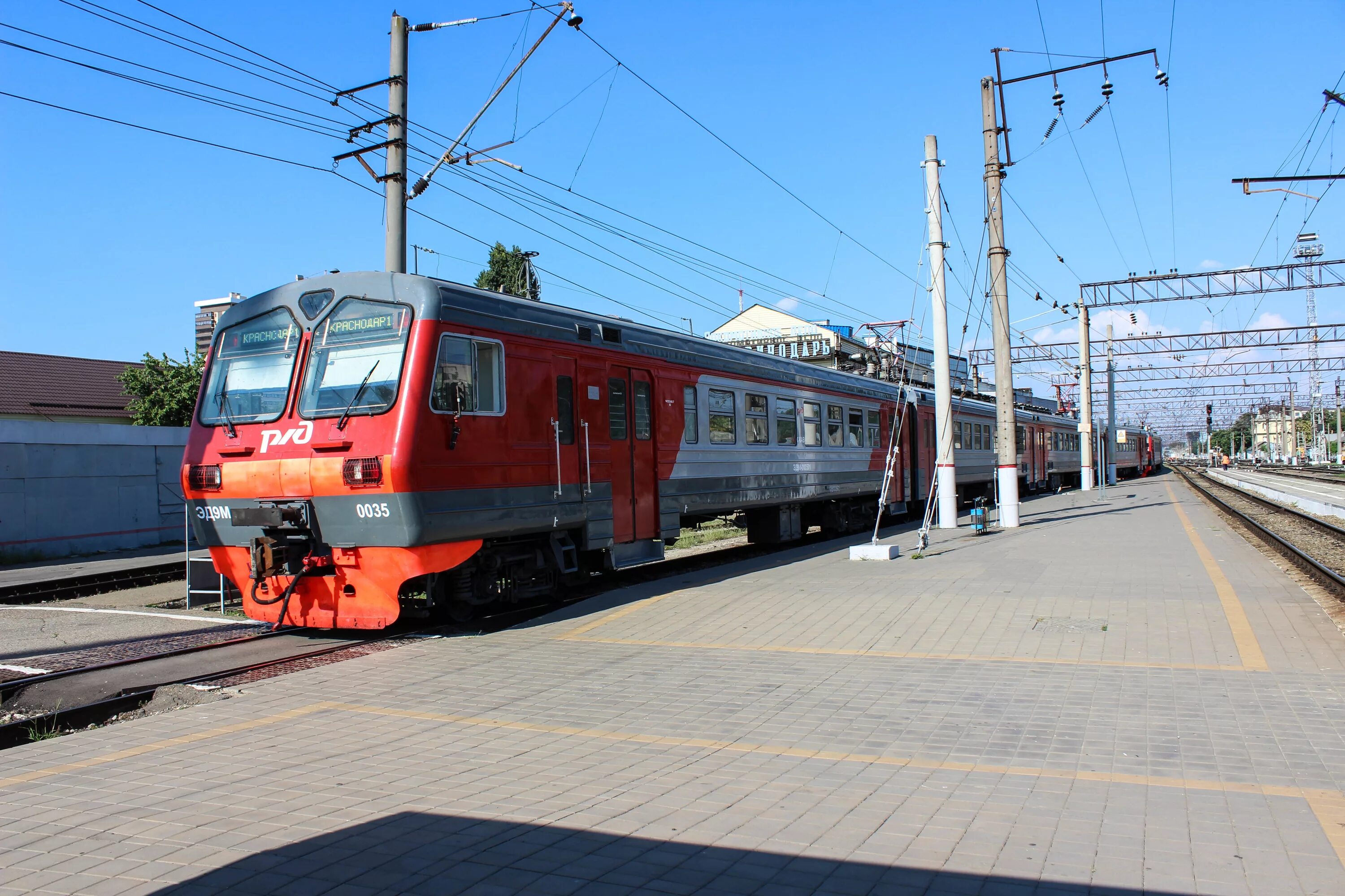 пригородный поезд кубань. электричка кубанец. электричка 6015 кубань. электричка кубанец. электричка кубань фото.