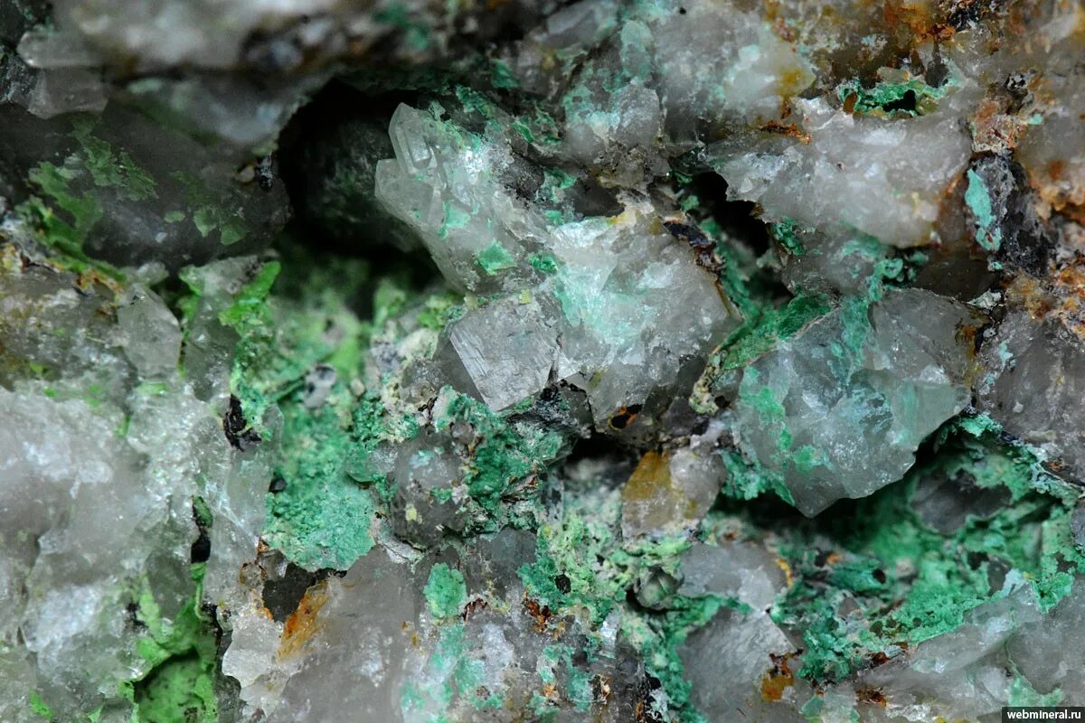 Золото нижегородская область. Биндгеймит минерал. Кварц карбонатный. Блеклые руды минерал. Тиролит минерал.