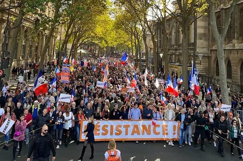 Нато в париже. Митинги во Франции 2023. Франция и НАТО. Протесты во Франции 2022. Франция митинги НАТО.