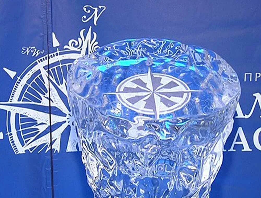 Премии из хрусталя. Хрустальный компас. Хрустальный компас 2022. Хрустальный компас 2024. Хрустальный компас 2024.