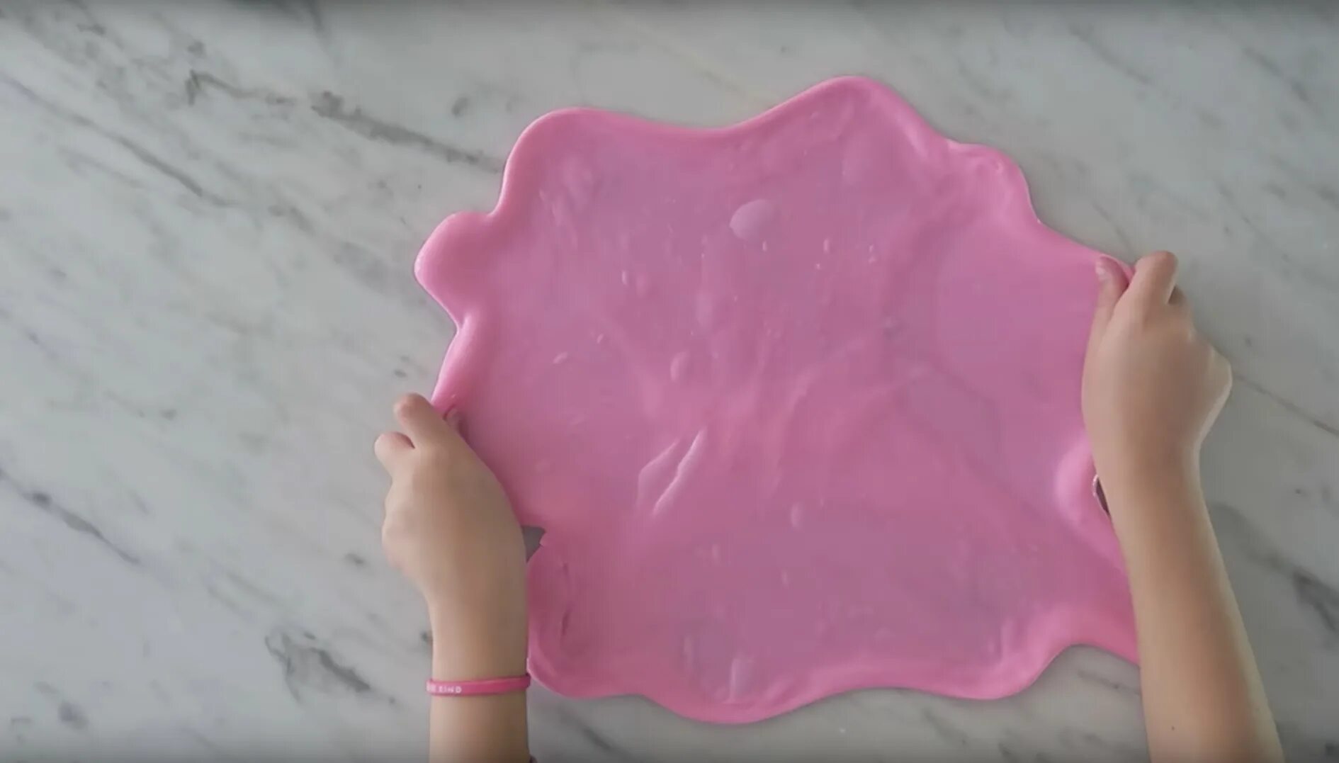 Розовый ЛИЗУН 2д. Что можно сделать из пластилина легко. Рецепт СЛАЙМА без легкого пластилина и тетрабората натрия. Как сделать СЛАЙМ С легким пластилином. Слайм из подручных средств
