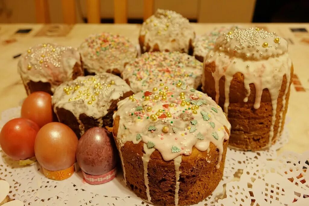 На красную горку пекут куличи. На красную горку пекут куличи
