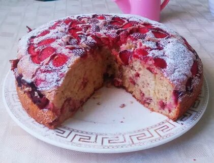 Шарлотка из клубники в духовке простой