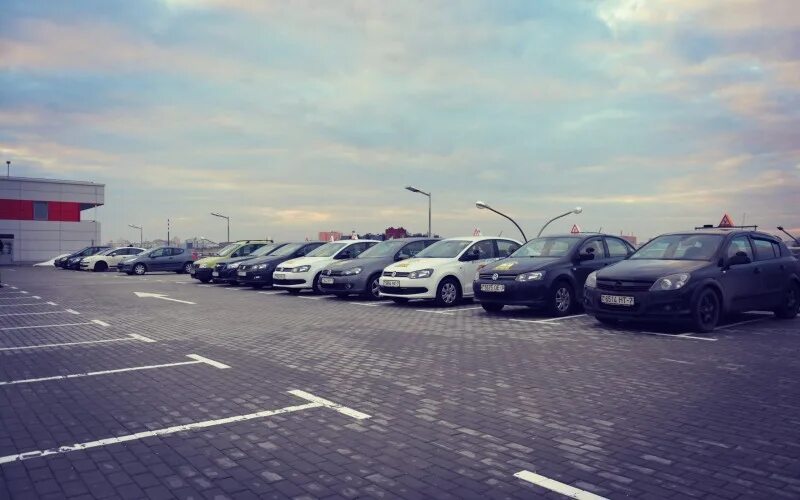 Вождения автошкола минск. Автошкола Минск. Дорожная Азбука автошкола. Driving in Minsk.