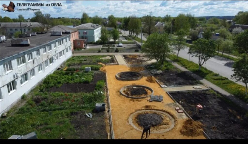 Пгт Змиевка Орловской области. Скверы поселка Змиевка Орловской обл.. Поселок Змиевка Свердловского района Орловской области. Сквер имени Алексея Пахомова.