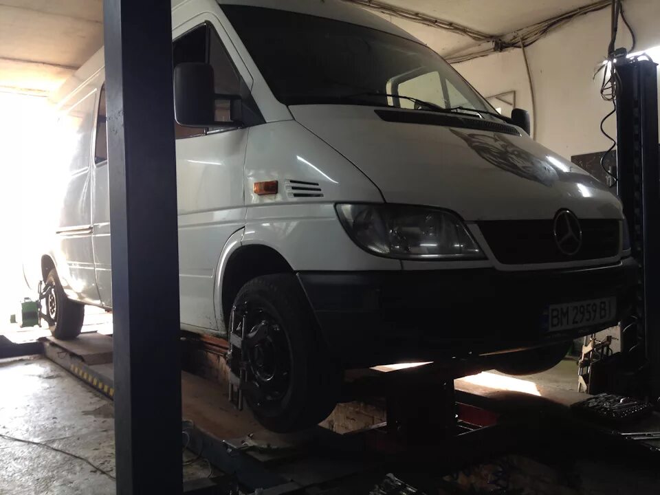 Mercedes Sprinter развал. Развал Мерседес Спринтер 906. Мерседес Спринтер 901 сход-развал. Развал на Мерседес Спринтер 311. Спринтер 906 ремонт