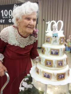 Что подарить 80 летней бабушке