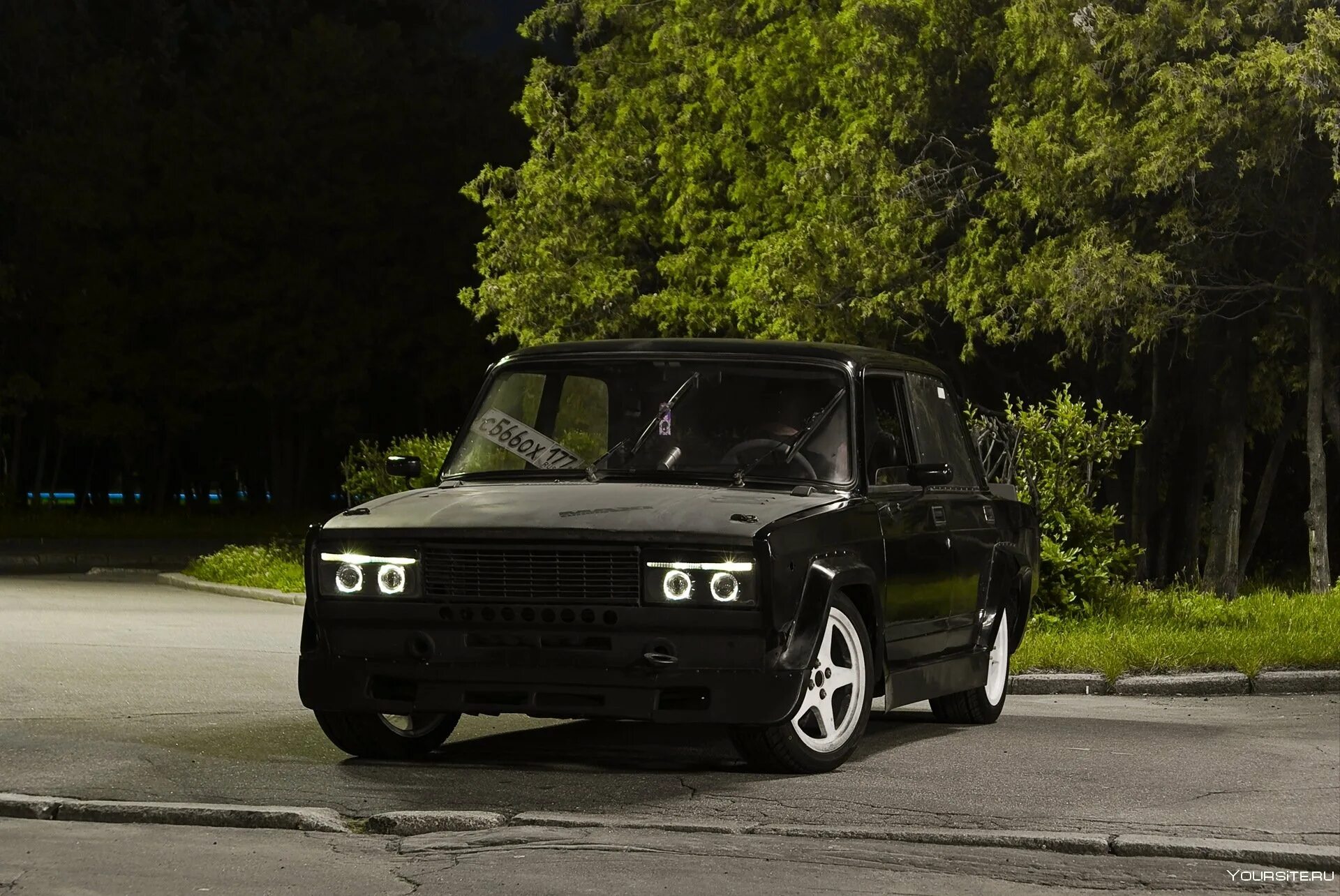 Крутые тачки жигули. Золотая лада 2105. Крутые тачки жигули. Ваз 2107 затюнингованный. Ваз 2107 затюнингованная.