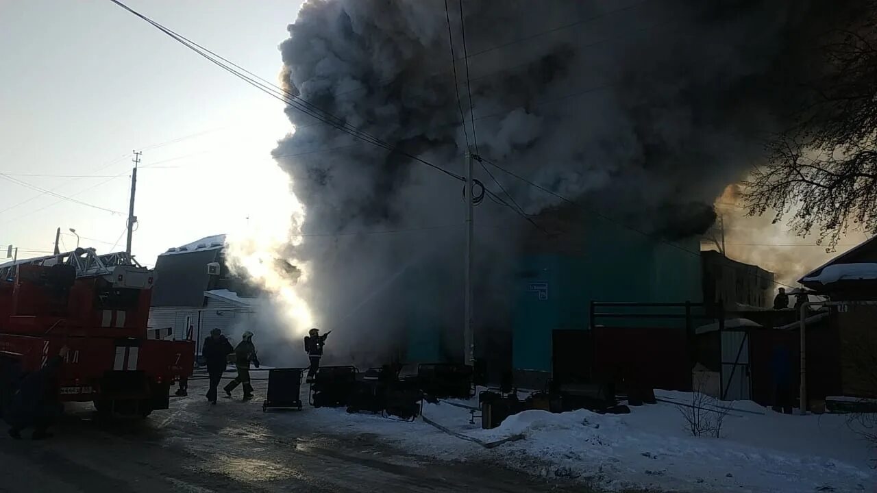 Пожар в Омской школе. Пожар в Омске сейчас в Центральном районе. Пожар Омск 05.06.2022. Пожар в Омске сейчас. Новости омска и омской области сегодня 12