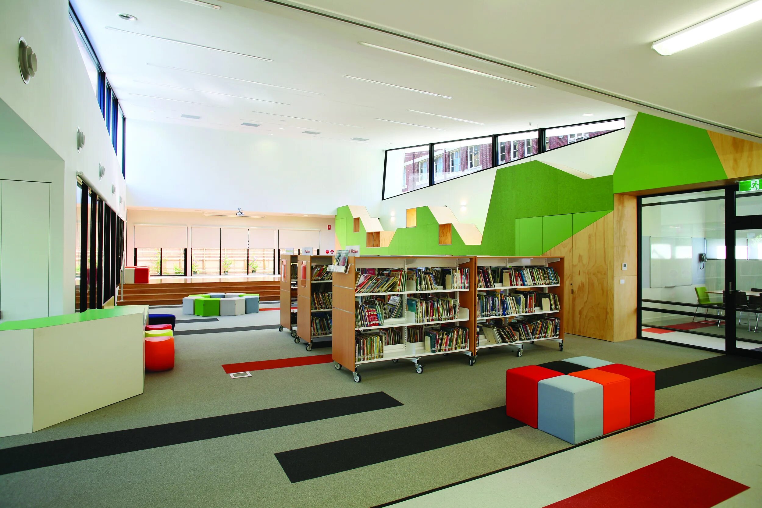 Библиотека образовательный центр. Современная библиотека. Современная Школьная библиотека. Современное школьное пространство. Современная библиотека в школе.