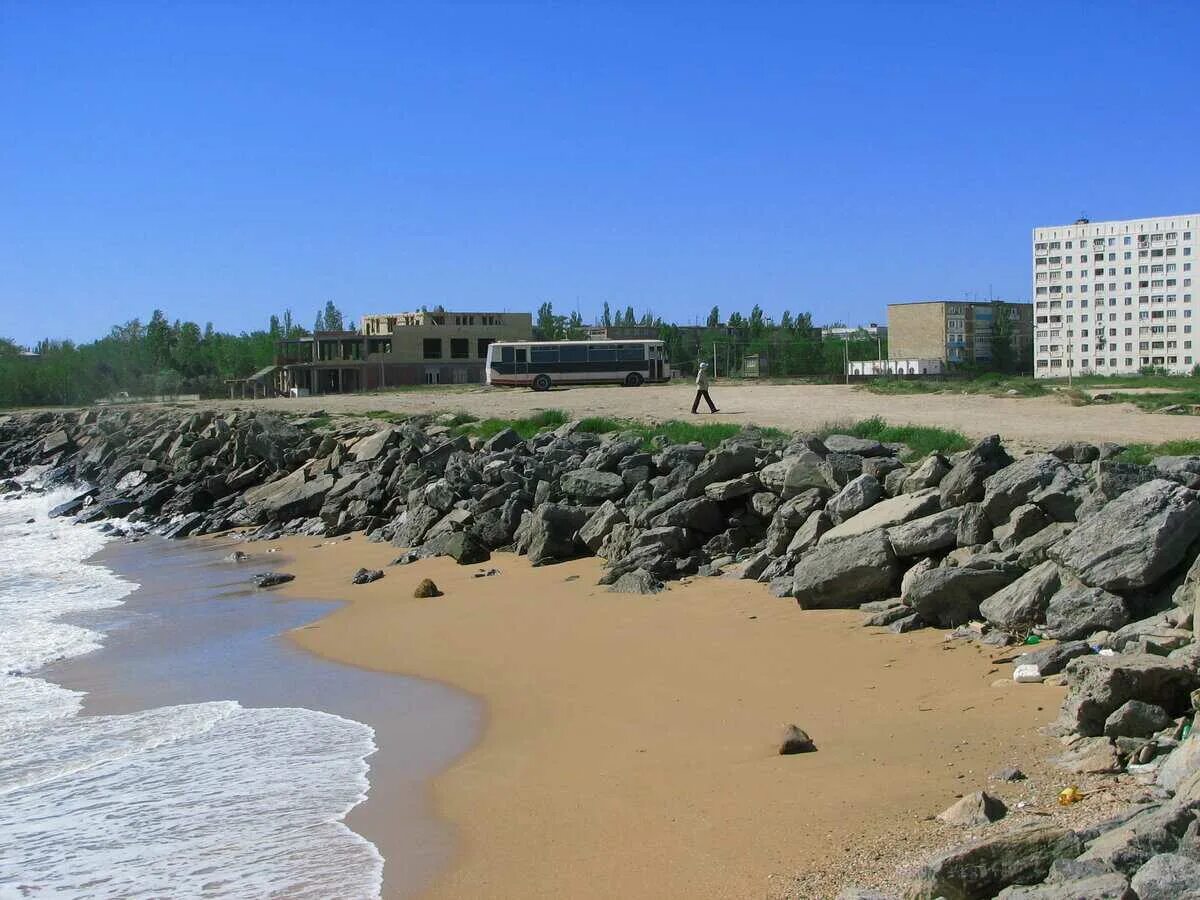 Тур в дагестан на каспийском море. Каспийское море Каспийск. Пляж Лагуна Каспийск. Каспийское море Каспийск санаторий Дагестан. Каспийское море пляж Дербент.