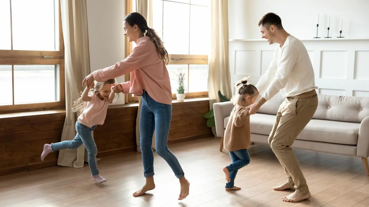 Let s dance. S dance family. Школа танцев dance family,. S dance family. Танцевальный батл надпись.