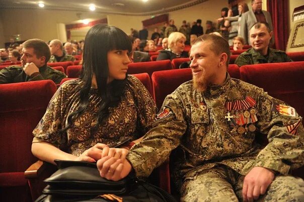 Свадьба Елены и бойца народного ополчения с позывным "Моторола" в Донецке - Росс