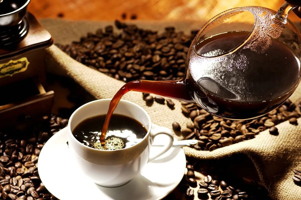 Кофе чай открытка. Кофе. "На чашечку кофе…?!". Чай и кофе. Красивая чашка кофе.