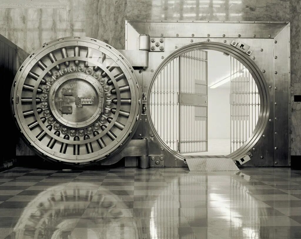 Bank vaults. Bank Vault. Bank Vault коридор. Bank Vault CORIDOR. Robbed Bank Vault.