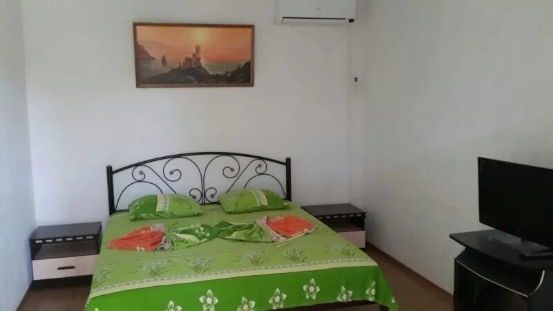 Шале на горе судак. Снять жилье в судаке посуточно. Студия судак. Квартира в судаке возле поликлиники. Судак посуточно.