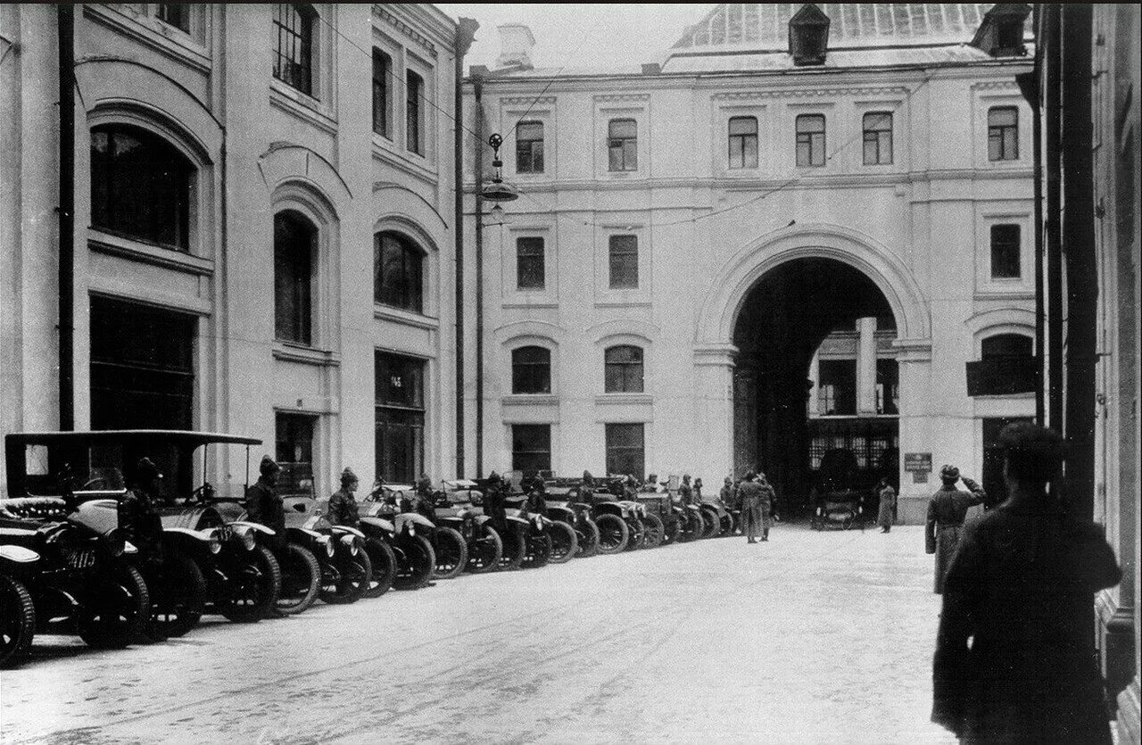 Повседневная жизнь советских людей 1920 1930. Тверская улица 1930. Москва 1920 торговые ряды. Москва, 1930 Moscow. Мясницкая улица Москва 1920 год.