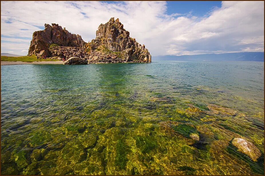 Байкал самое древнее. Озеро Байкал вода. Прозрачное озеро Байкал. Байкал самое чистое озеро. Чистая вода Байкала.