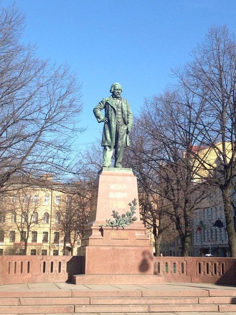 Жизнь глинки в петербурге. Памятники михаилу глинке в санкт-петербурге. михаил иванович глинка памятник санкт-петербург. памятник глинке в петербурге. памятник в спб глинке бах.