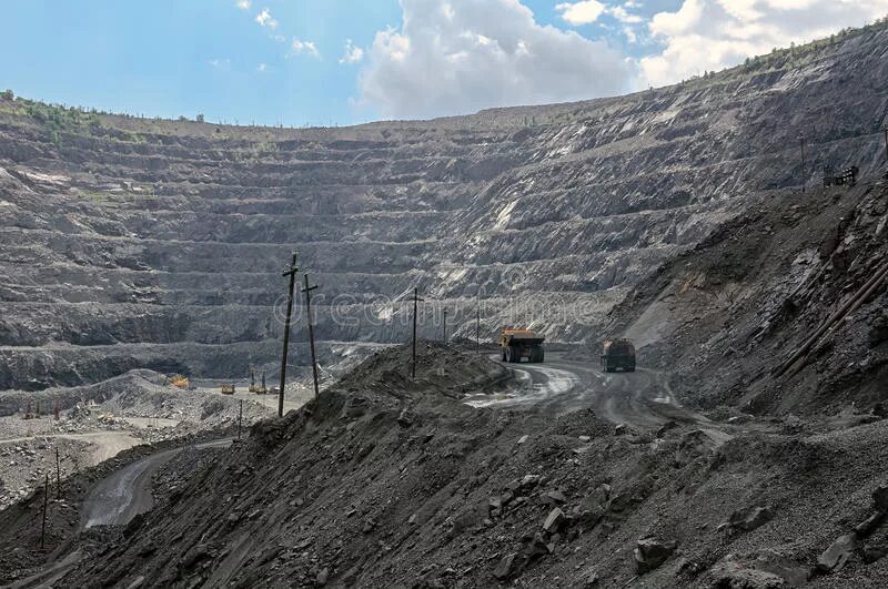 Экскаваторы в карьерах. Береснятский карьер. Копать карьер. Карьер белаз и экскаватор. Добыча полезных ископаемых.