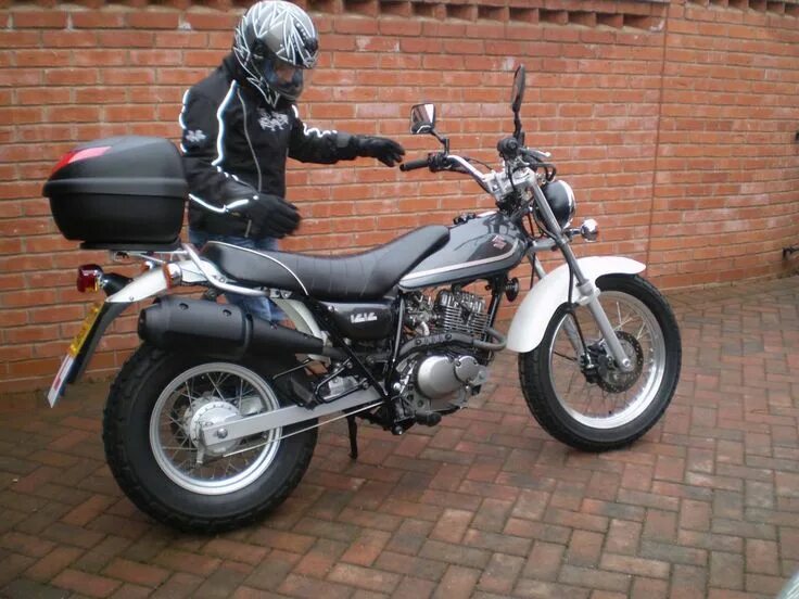 Suzuki vanvan 200. Cafe racer suzuki van van. Suzuki rv200. Глушитель van van suzuki. Suzuki vanvan 200.