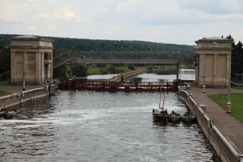 Поселок шлюзы. Посёлок шлюзы в Москве. Шлюз 5 Калининград. Канал имени Москвы рыбалка. Канал имени Москвы картинки.