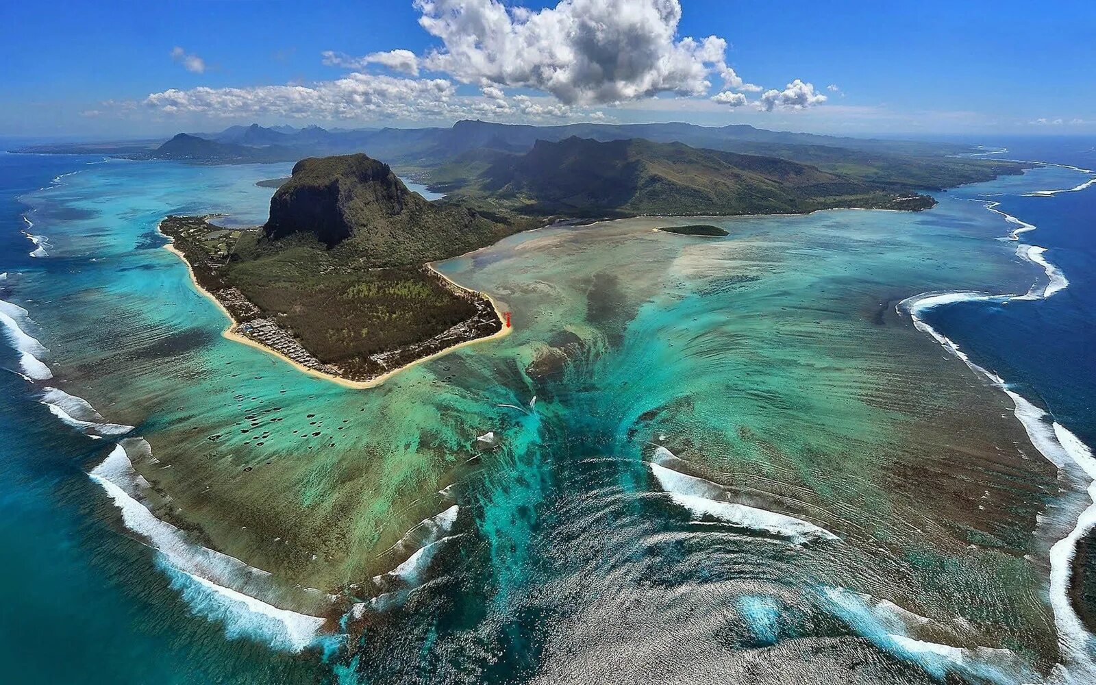 Монурики, фиджи. Остров монурики. Подводный водопад ле морн брабан. Остров таваруа фиджи. Видео острова океана.