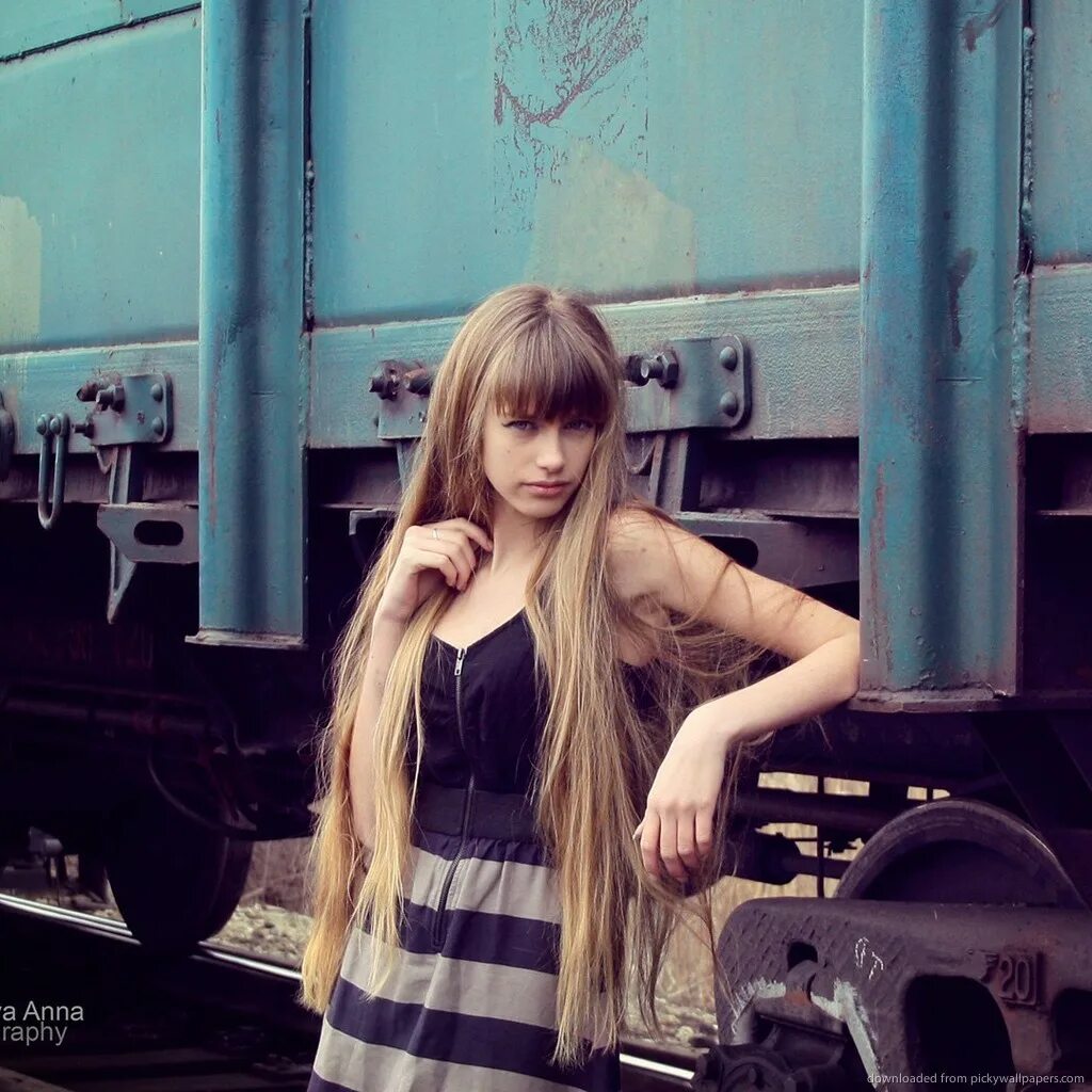 Я рашен герл. Фон рашен герл. Instagram girls Russia Train. Рашен гел