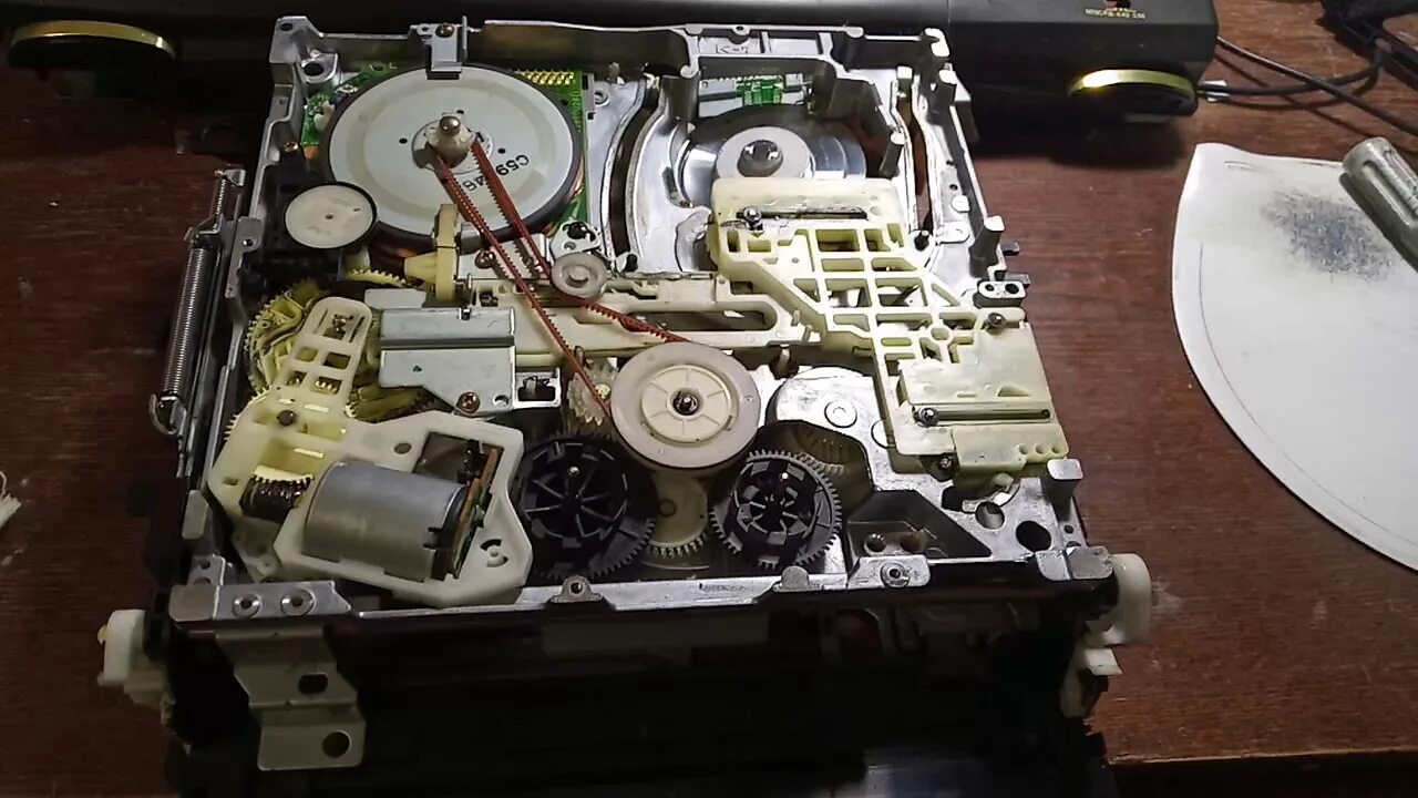 Настройка лпм. Panasonic sd400 видеомагнитофон. panasonic nv fj730 лентопротяжный механизм. видеомагнитофона лпм панасоник. panasonic nv-p05r шестеренки лпм.