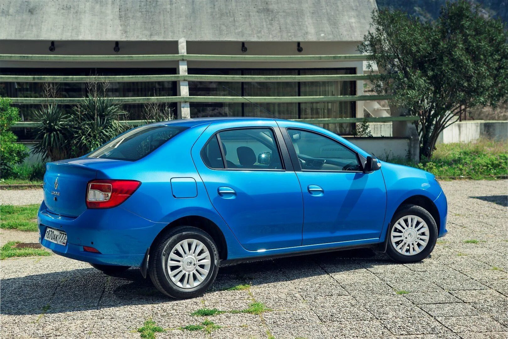 Краска логан 2. Renault logan. renault logan синий. логан 2 голубой. новый рено логан.